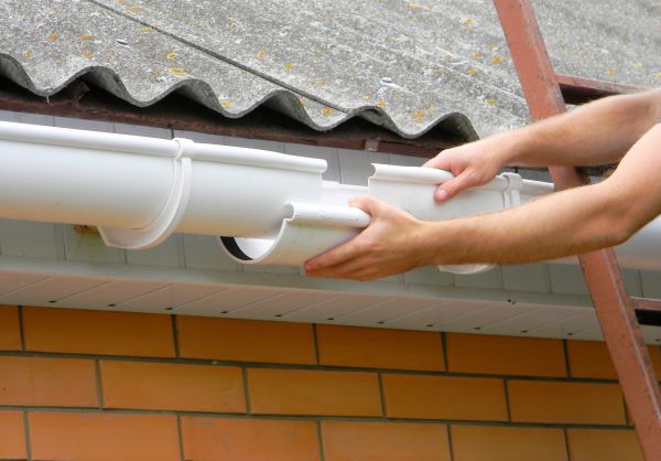 Cost of Gutter Hanging in Albuquerque